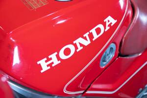 Bild 43/50 von Honda VFR 750R RC 30 (1988)