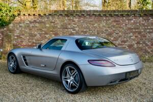Image 19/50 de Mercedes-Benz SLS AMG (2011)