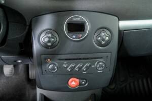 Imagen 13/15 de Renault Clio III 1.4 16V (2006)