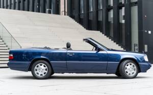 Image 10/45 of Mercedes-Benz E 220 (1995)