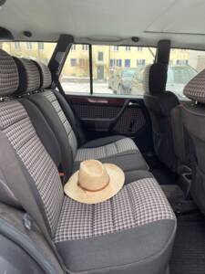 Afbeelding 6/74 van Mercedes-Benz 220 TE (1993)