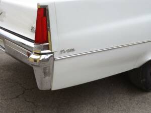 Immagine 45/50 di Cadillac DeVille Convertible (1969)
