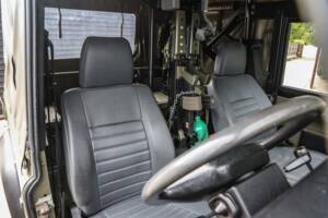 Bild 22/41 von Land Rover Defender 90 Td5 (1998)
