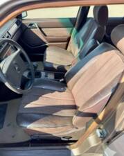 Image 4/23 of Mercedes-Benz 300 TD (1987)