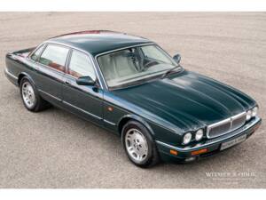 Bild 2/34 von Jaguar XJ6 3.2 Executive (1997)