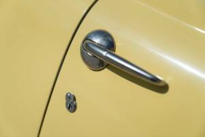 Image 42/50 of Studebaker Champion Regal DeLuxe Convertible (1950)
