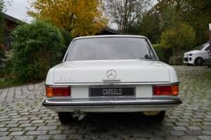 Bild 9/12 von Mercedes-Benz 220 (1968)