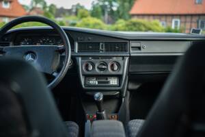 Immagine 27/73 di Mercedes-Benz 190 D 2.5 (1990)
