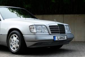 Imagen 9/75 de Mercedes-Benz E 280 T (1994)