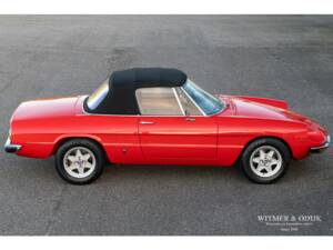 Immagine 9/31 di Alfa Romeo 1600 Spider (1974)