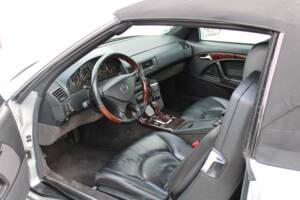 Image 27/50 of Mercedes-Benz SL 320 (2001)