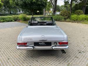 Image 13/25 of Mercedes-Benz 230 SL (1965)