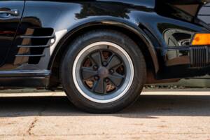 Imagen 7/60 de Porsche 911 Carrera 3.2 (WTL) (1988)