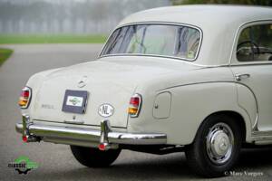Bild 35/44 von Mercedes-Benz 220 S (1958)