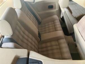 Image 9/17 of BMW 320i (1990)
