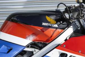 Bild 4/47 von Honda VFR 400 R (1988)