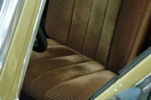 Image 27/50 de Mercedes-Benz 280 SE (1975)