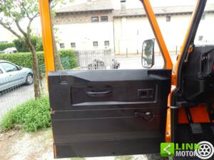 Image 36/38 of Land Rover 90 (1987)