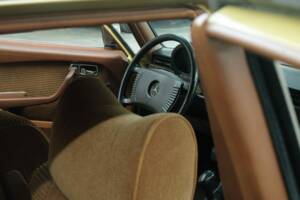 Image 45/50 de Mercedes-Benz 280 SE (1975)
