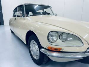 Image 6/10 de Citroën DS 20 (1973)