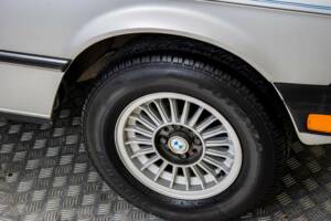 Image 44/50 of BMW 320i (1981)