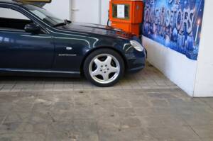 Image 23/25 of Mercedes-Benz SLK 230 Kompressor (1997)