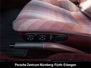 Immagine 32/39 di Porsche 944 Turbo (1988)