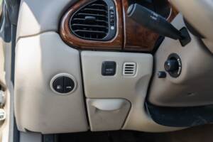 Image 69/91 de Jaguar XK8 4.0 (2000)