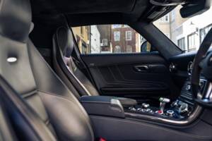 Bild 37/38 von Mercedes-Benz SLS AMG (2011)