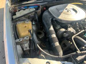 Image 45/77 of Mercedes-Benz 380 SEC (1982)