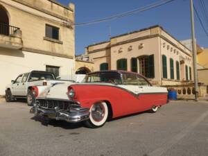 Immagine 4/17 di Ford Fairlane 500 Club Victoria (1956)