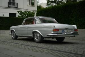 Image 25/95 of Mercedes-Benz 280 SE 3,5 (1970)