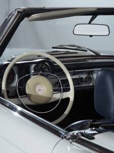 Afbeelding 19/57 van Mercedes-Benz 280 SL (1969)