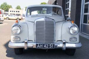Image 3/8 of Mercedes-Benz 300 d (1961)