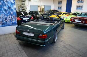 Image 32/38 of Mercedes-Benz 300 CE-24 (1992)