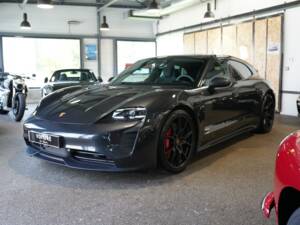 Image 1/31 of Porsche Taycan GTS Sport Turismo (2022)