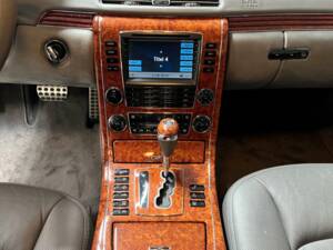 Image 11/15 of Maybach 57 (2004)