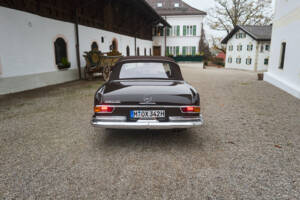 Immagine 6/38 di Mercedes-Benz 280 SE (1968)