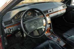 Image 24/50 of Mercedes-Benz 300 CE-24 (1991)