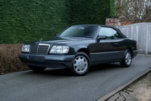 Bild 4/8 von Mercedes-Benz E 220 (1994)