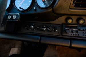 Image 20/35 of Porsche 911 Carrera 2 (1990)
