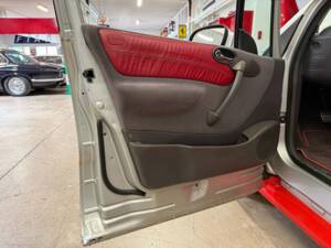 Image 5/21 of Mercedes-Benz A 160 "F1 Häkkinen Edition" (1998)