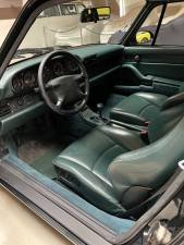 Image 8/12 of Porsche 911 Carrera 4 (1994)