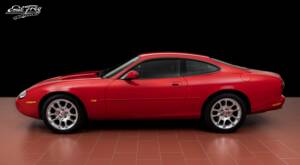 Image 2/7 of Jaguar XKR (1999)