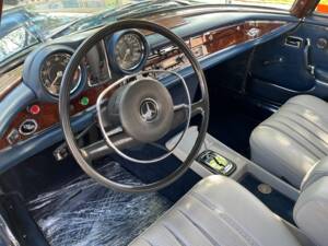 Bild 15/29 von Mercedes-Benz 280 SE 3,5 (1970)