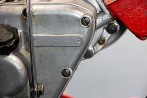 Image 36/42 of Moto Guzzi Motoleggera 65 (1954)
