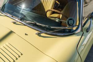 Image 68/78 de Jaguar E-Type (1969)