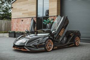 Image 28/68 of Lamborghini Sián FKP 37 (2021)