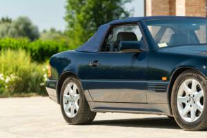 Image 16/45 of Mercedes-Benz 500 SL (1990)