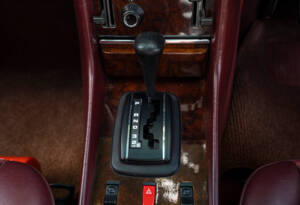 Image 18/23 of Mercedes-Benz 380 SL (1985)